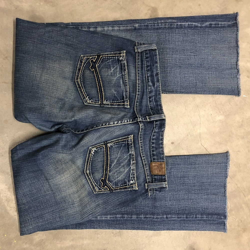 Buckle BKE Sabrina Low Rise Boot Cut Jeans